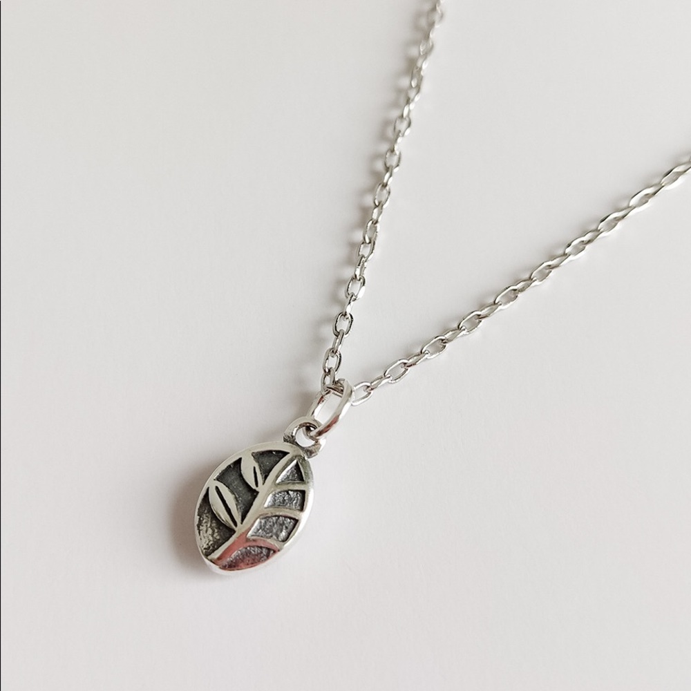 925 Sterling Silver Leaf Pendant Necklace
